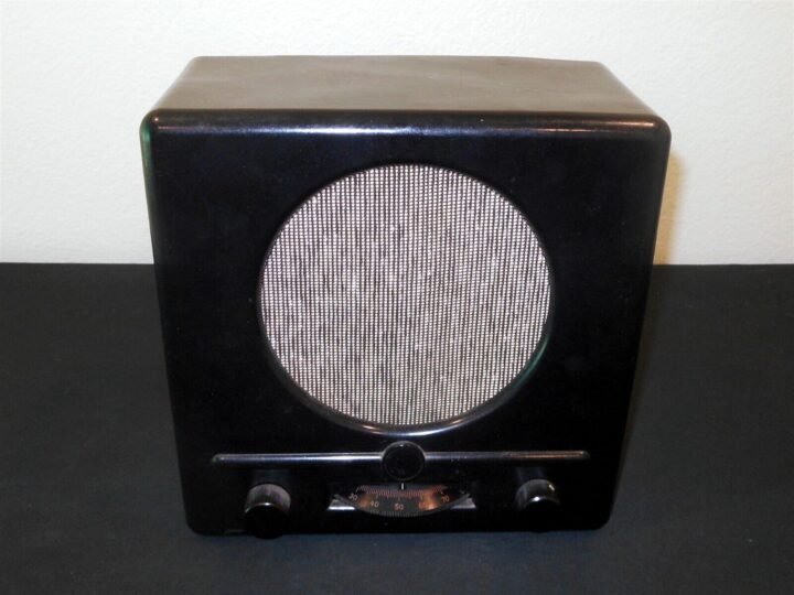 WW2 German Wehrmacht Kleinempfänger DKE 38 – PEOPLE'S RADIO – VERY NICE! — image 2
