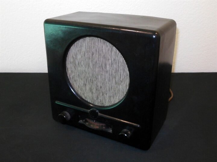 WW2 German Wehrmacht Kleinempfänger DKE 38 – PEOPLE'S RADIO – VERY NICE! — image 3