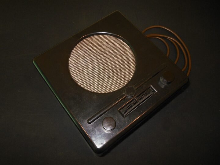 WW2 German Wehrmacht Kleinempfänger DKE 38 – PEOPLE'S RADIO – VERY NICE! — image 4