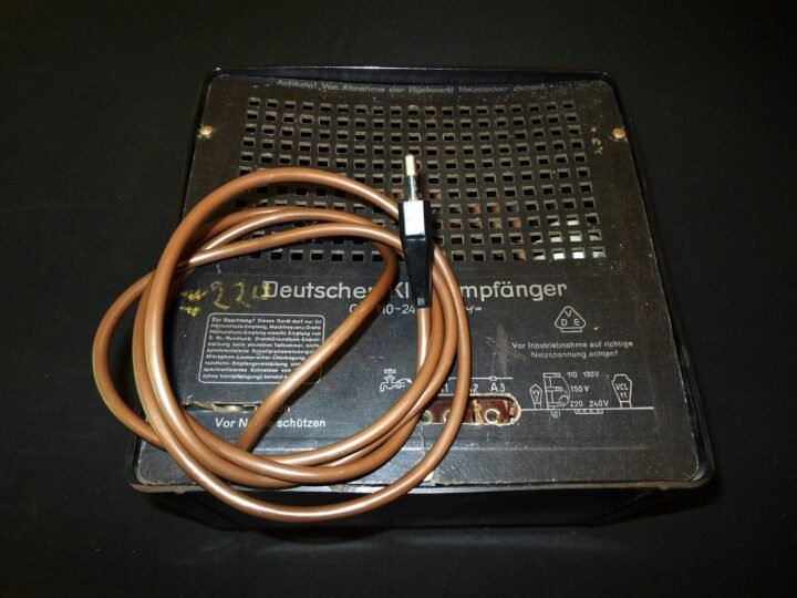 WW2 German Wehrmacht Kleinempfänger DKE 38 – PEOPLE'S RADIO – VERY NICE! — image 8