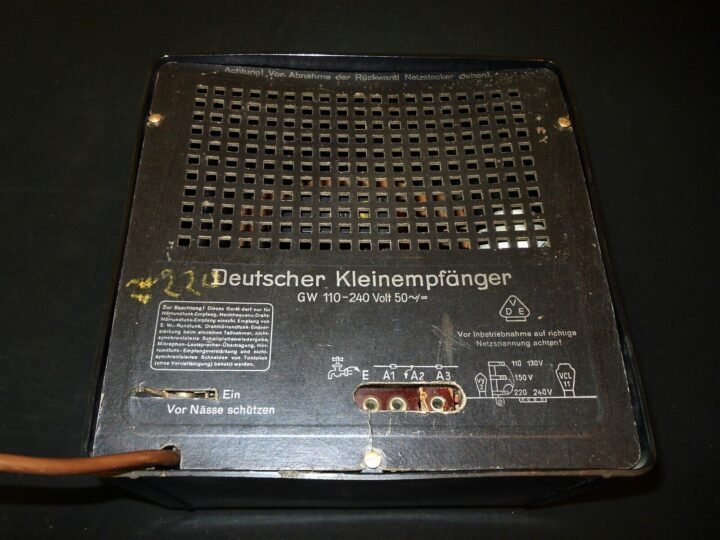 WW2 German Wehrmacht Kleinempfänger DKE 38 – PEOPLE'S RADIO – VERY NICE! — image 9