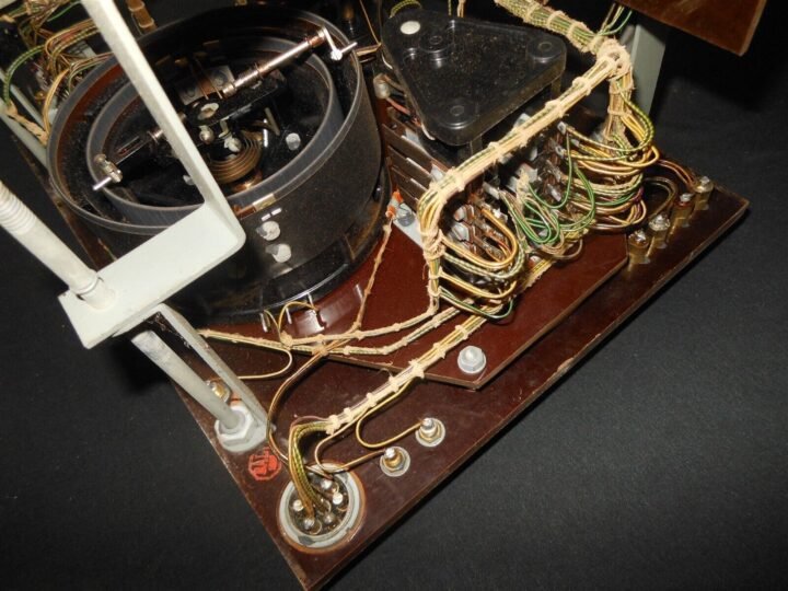 WW2 German Luftwaffe Messbrücke Ohmmeter – COMMUNICATION LINE TESTING UNIT — image 22