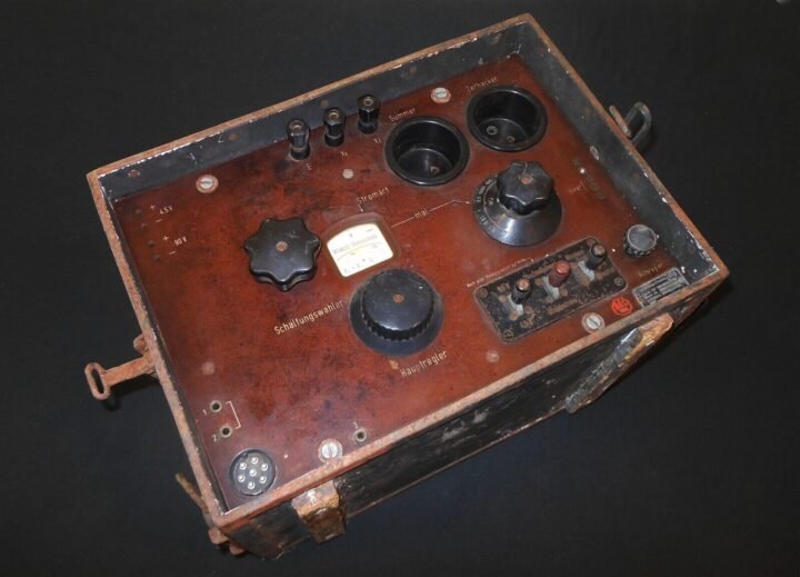 WW2 German Luftwaffe Messbrücke Ohmmeter – COMMUNICATION LINE TESTING UNIT — image 4