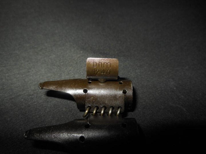 WW2 German Wehrmacht 7.92mm – STEEL BELT LINK STARTER TAB – VERY NICE! — image 4