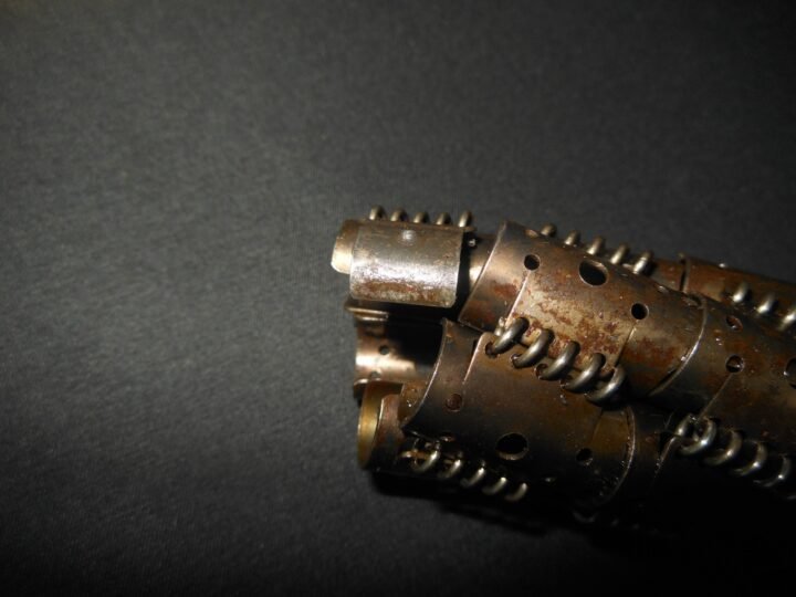 WW2 German Wehrmacht 34/42 – MAUSER 7.92MM BELT LINK #2 – UNUSED – SUPERB! — image 2