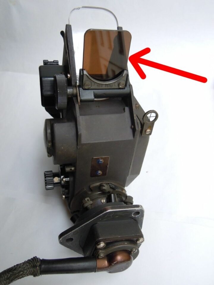 WW2 German Luftwaffe Aircraft Reviglass – TINTED GUNSIGHT GLASS – Stuvi 5B Ju87 — image 3