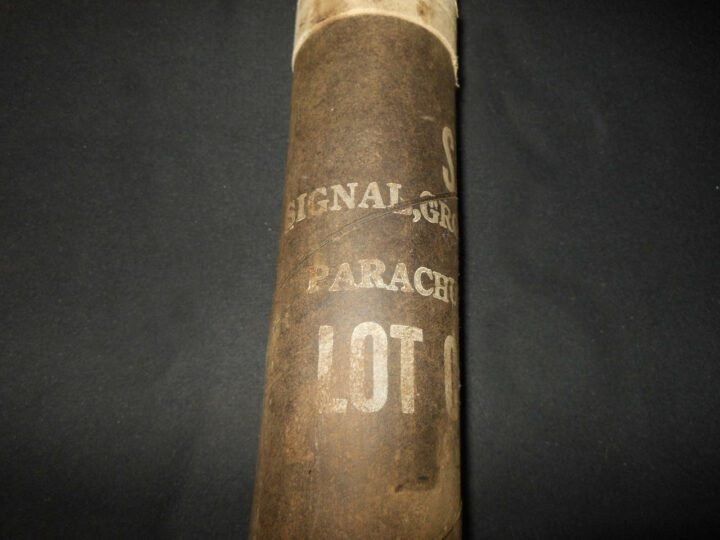 WW2 US Army Navy – M19A1 RIFLE PARACHUTE GREEN SIGNAL FLARE – SEALED NOS – NICE! — image 2