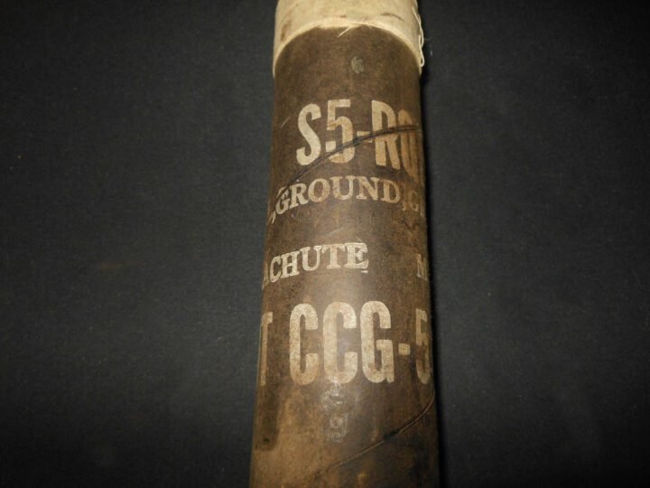 WW2 US Army Navy – M19A1 RIFLE PARACHUTE GREEN SIGNAL FLARE – SEALED NOS – NICE! — image 3