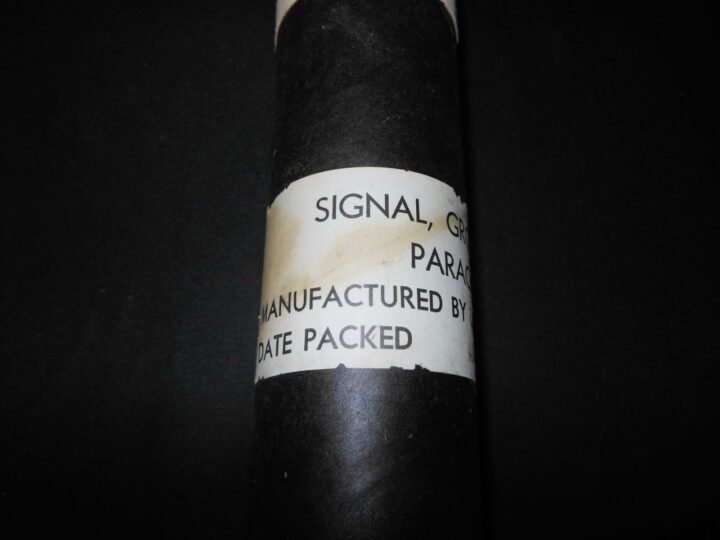 WW2 US Army Navy – M17A1 RIFLE PARACHUTE SIGNAL FLARE – SEALED NOS – NICE! — image 2