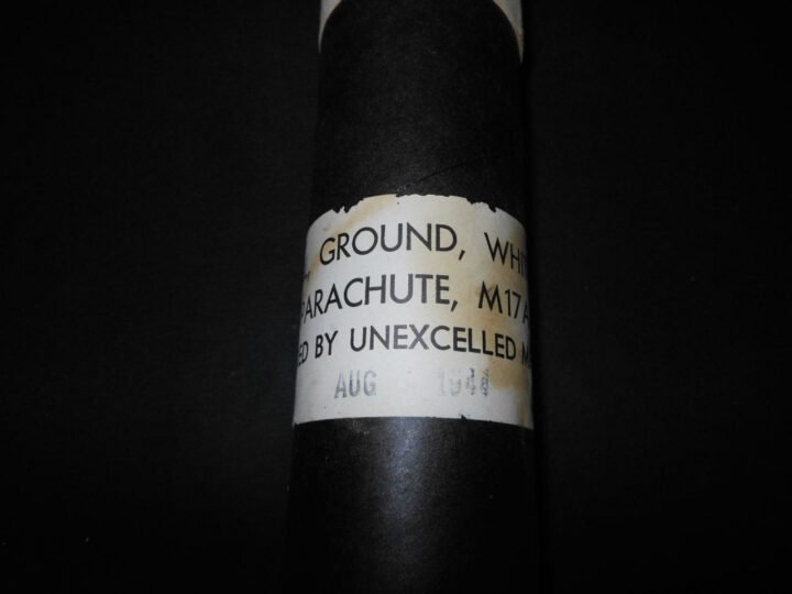 WW2 US Army Navy – M17A1 RIFLE PARACHUTE SIGNAL FLARE – SEALED NOS – NICE! — image 3
