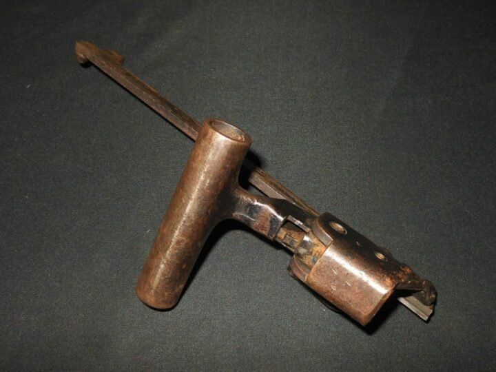 WW2 German / Yugoslavian – 7.92mm MG53 / M53 CHARGING HANDLE – VERY NICE! — image 2