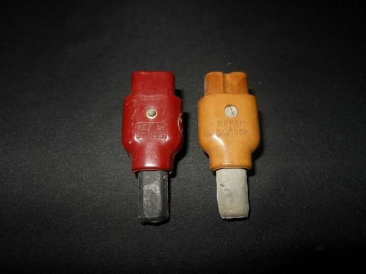 WW II British RAF Aircraft – INSTRUMENT PLUGS / CLIPS – SPITFIRE HURRICANE — image 2