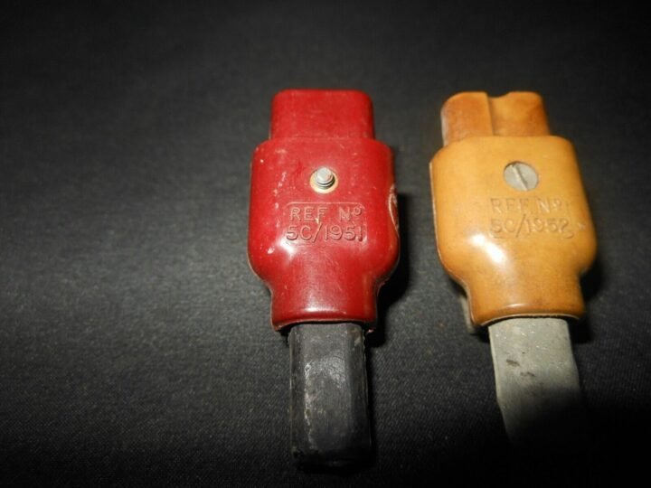 WW II British RAF Aircraft – INSTRUMENT PLUGS / CLIPS – SPITFIRE HURRICANE — image 3