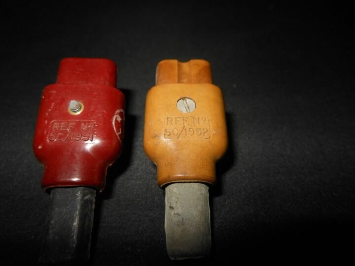 WW II British RAF Aircraft – INSTRUMENT PLUGS / CLIPS – SPITFIRE HURRICANE — image 4