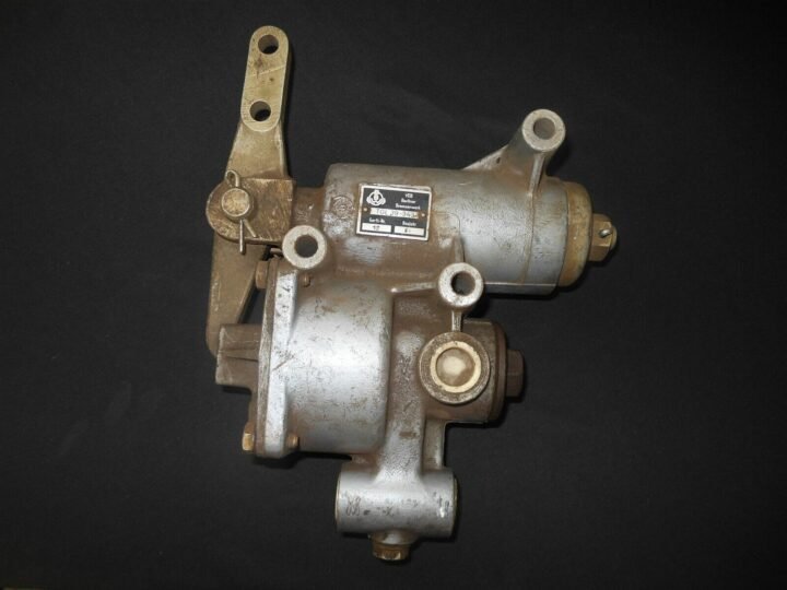 WW II German Army Hauptbremsventil – MASTER BRAKE VALVE – Sd.Kfz. 251 – RARE! — image 2