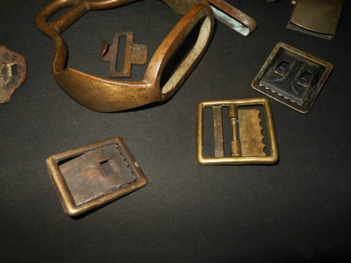 WW1 / WW II US Army Navy Air Force – BRASS STIRRUP BUCKLES & FITTINGS – NICE! — image 4