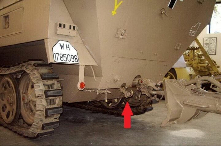 WW II German WH Army – TRAILER BRAKE CONNECTION – Sd.Kfz. 251 250 – RARE! — image 3