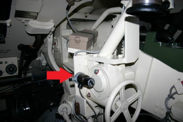 WW II German Army Zündgerät – CANNON FIRING BUTTON MOUNT – TIGER HETZER – RARE! — image 9