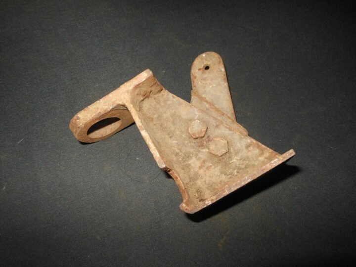 WW II German Army – STEEL EQUIPMENT FITTING – UNKNOWN – Panzer Sd.Kfz. – RARE! — image 2