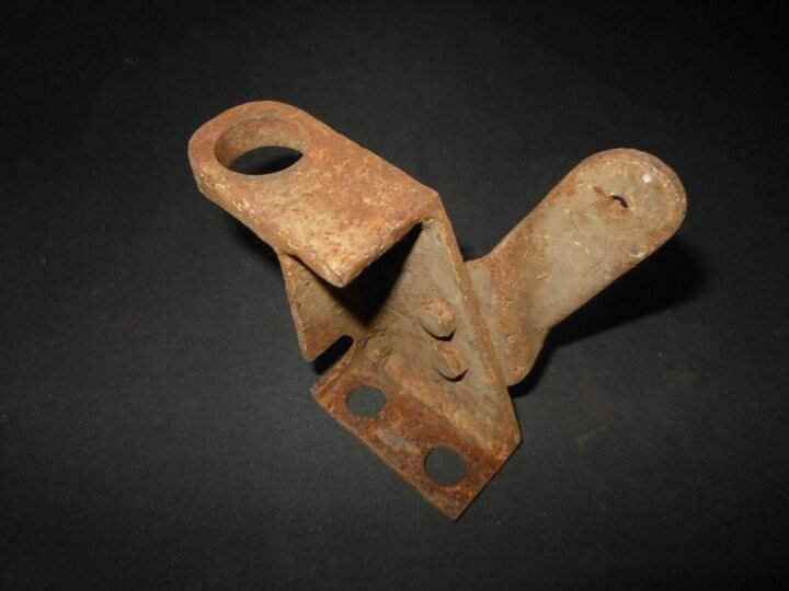 WW II German Army – STEEL EQUIPMENT FITTING – UNKNOWN – Panzer Sd.Kfz. – RARE! — image 3