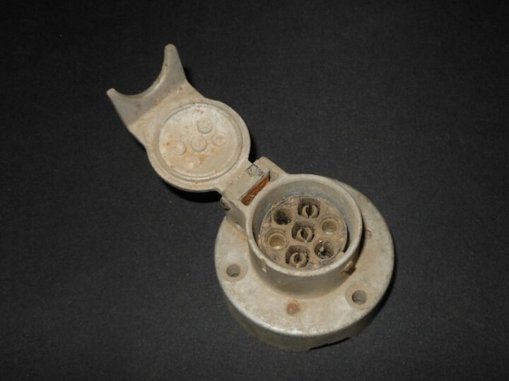 WW II German Army 5-Polig Steckdose – VEHICLE TRAILER PLUG – Opel Kubel Sdkfz — image 4