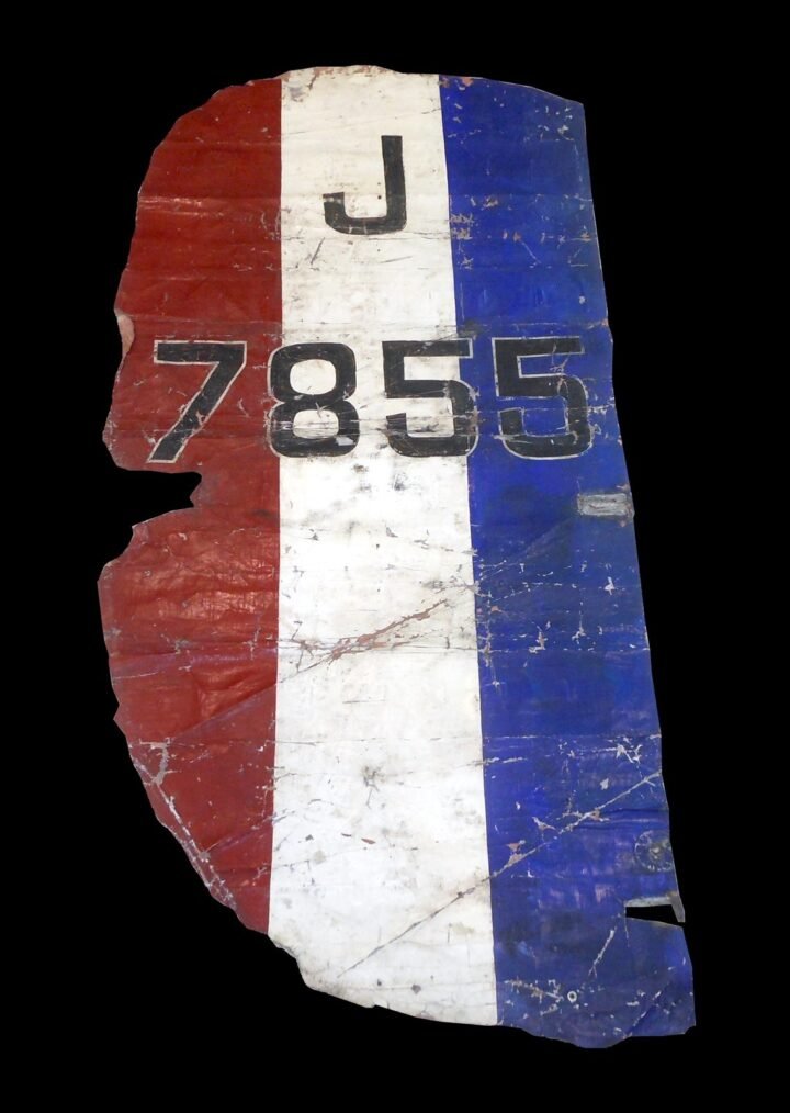 WW1 / WW2 British RAF Aircraft – TAIL RUDDER FABRIC – AIRCO DH. 9A – VERY RARE! — image 2