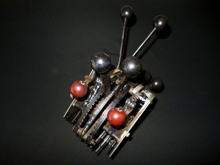 WW2 US Army / RCAF Aircraft – THROTTLE CONTROLS – AT-17 / UC-78 BOBCAT – NICE! — image 5