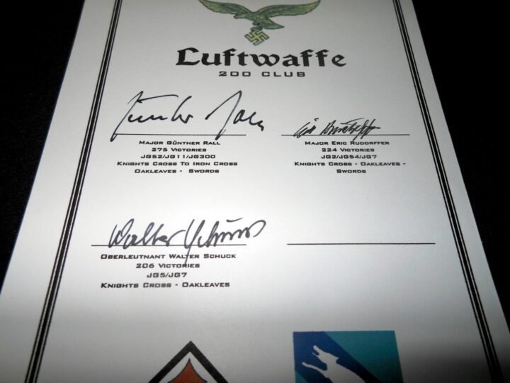 WW2 German Luftwaffe – FIGHTER PILOT AUTOGRAPHS x3 GROUPING CARD – 200 CLUB — image 3