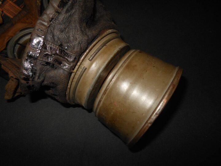 WW1 Imperial Prussian / German Army – M1917 GAS MASK & CANISTER – VERY NICE! — image 10
