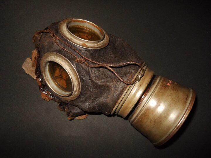 WW1 Imperial Prussian / German Army – M1917 GAS MASK & CANISTER – VERY NICE! — image 2
