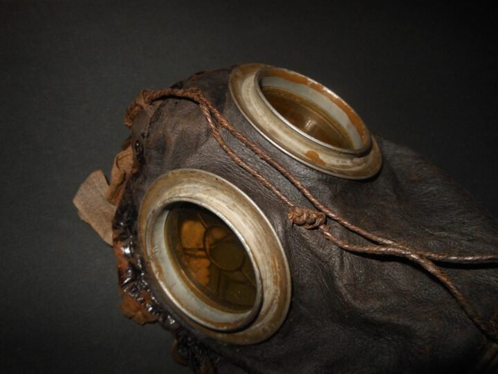 WW1 Imperial Prussian / German Army – M1917 GAS MASK & CANISTER – VERY NICE! — image 3