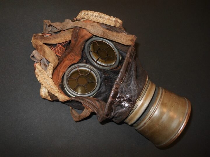 WW1 Imperial Prussian / German Army – M1917 GAS MASK & CANISTER – VERY NICE! — image 8