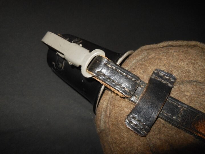 WW2 German Wehrmacht – M31 MEDICAL CANTEEN & STRAPS – MATCHING – VERY NICE! — image 10