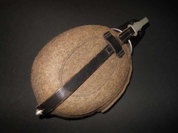 WW2 German Wehrmacht – M31 MEDICAL CANTEEN & STRAPS – MATCHING – VERY NICE! — image 2