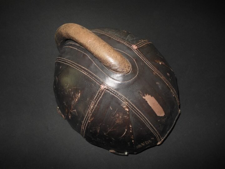 WW2 German Luftwaffe SSK90 Fliegerstahlhelm – STEEL FLIGHT HELMET – VERY NICE! — image 8