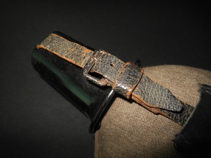 WW2 German Wehrmacht – M31 CANTEEN & STRAPS – LATE WAR RED STEEL – VERY NICE! — image 3