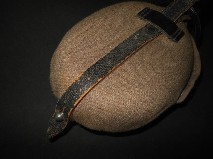 WW2 German Wehrmacht – M31 CANTEEN & STRAPS – LATE WAR RED STEEL – VERY NICE! — image 7