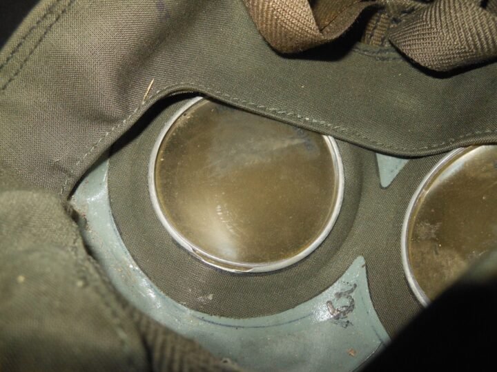 WW2 German Luftschutz Volksgasmaske – M44 GAS MASK, FILTER, & BOX – SUPERB! — image 10