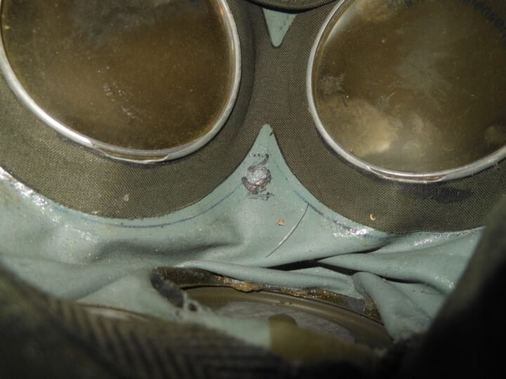 WW2 German Luftschutz Volksgasmaske – M44 GAS MASK, FILTER, & BOX – SUPERB! — image 11