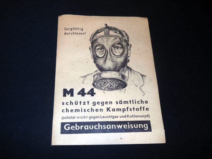 WW2 German Luftschutz Volksgasmaske – M44 GAS MASK, FILTER, & BOX – SUPERB! — image 13