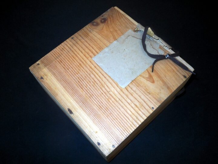 WW2 German Luftschutz Volksgasmaske – M44 GAS MASK, FILTER, & BOX – SUPERB! — image 17