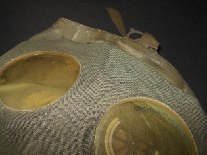 WW2 German Luftschutz Volksgasmaske – M44 GAS MASK, FILTER, & BOX – SUPERB! — image 3