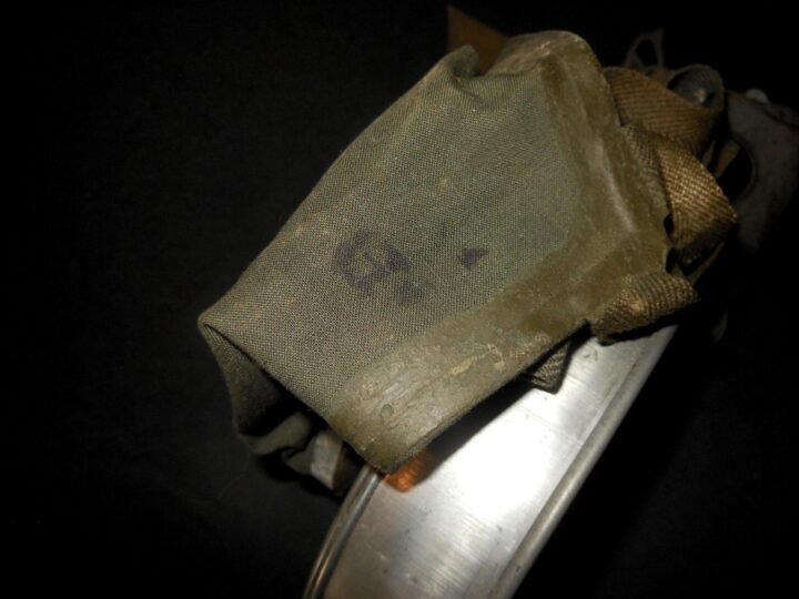 WW2 German Luftschutz Volksgasmaske – M44 GAS MASK, FILTER, & BOX – SUPERB! — image 6