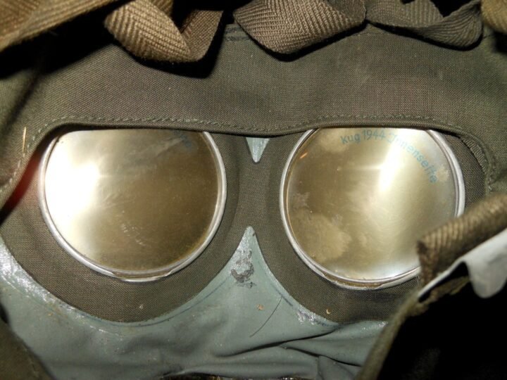 WW2 German Luftschutz Volksgasmaske – M44 GAS MASK, FILTER, & BOX – SUPERB! — image 8