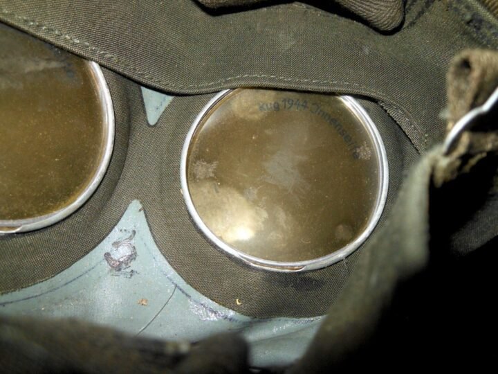 WW2 German Luftschutz Volksgasmaske – M44 GAS MASK, FILTER, & BOX – SUPERB! — image 9