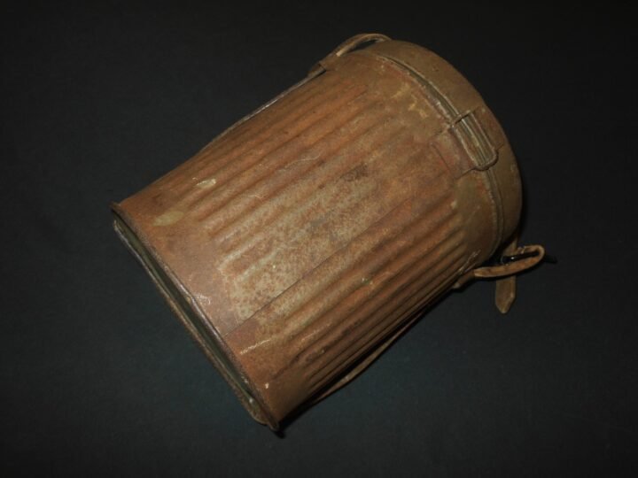 WW2 German Luftschutz Volksgasmaske – VM40 GAS MASK & CONTAINER – SUPERB! — image 14