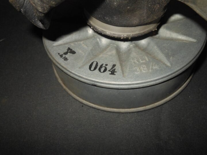 WW2 German Luftschutz Volksgasmaske – VM40 GAS MASK & CONTAINER – SUPERB! — image 6