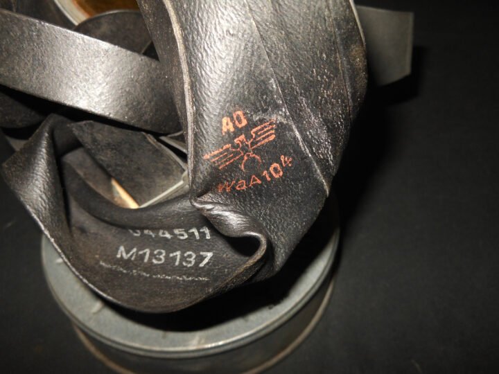 WW2 German Luftschutz Volksgasmaske – VM40 GAS MASK & CONTAINER – SUPERB! — image 8