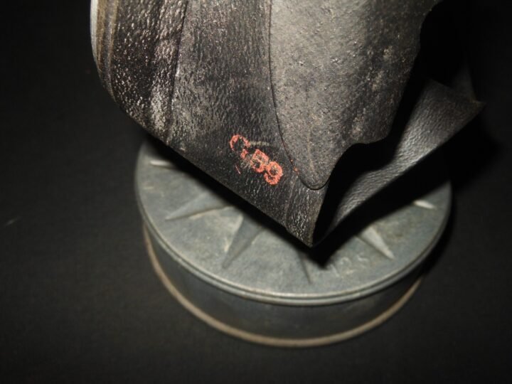 WW2 German Luftschutz Volksgasmaske – VM40 GAS MASK & CONTAINER – SUPERB! — image 9