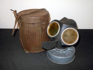 WW2 German Luftschutz Volksgasmaske – VM40 GAS MASK & CONTAINER …